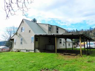 650 G St, Toledo, OR 97391-1121