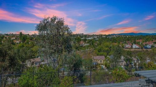 1597 Parkview Dr, Vista CA  92081-8750 exterior