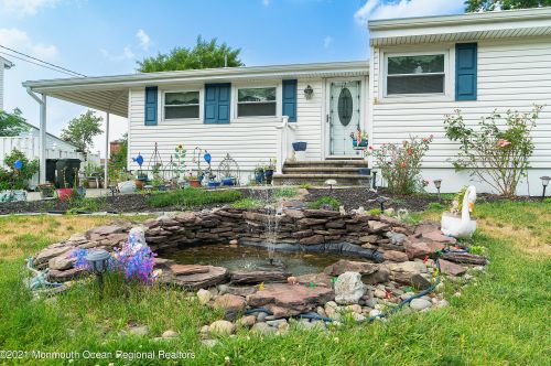 28 Stanford Dr, Hazlet, NJ 07730-2314