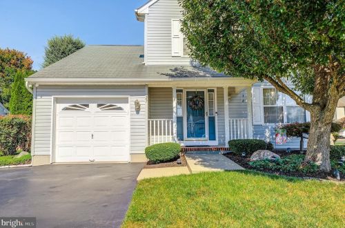 27 Sunflower Ln, Trenton, NJ 08620-3003