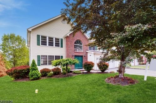 28 Sycamore Way, Warren, NJ 07059-5674