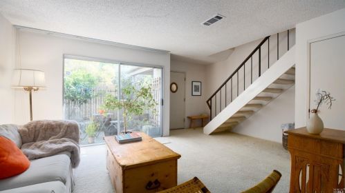 28 Roundtree Blvd, San Rafael, CA 94903-1629