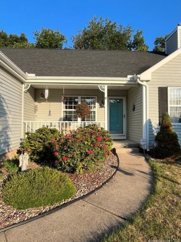 45 Rolling Grn, Middletown, CT 06457-8739