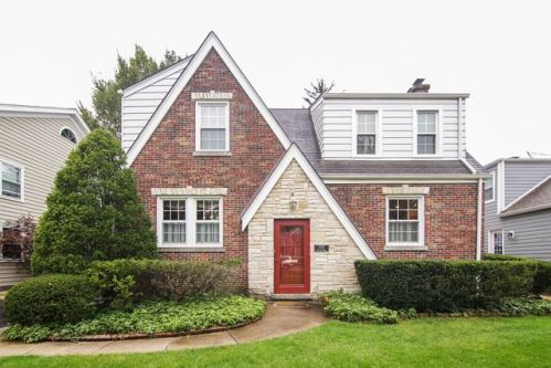 2025 Prairie St, Glenview, IL 60025-2824