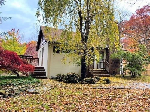 110 Huron Trl, Andover, NJ 07821-5824
