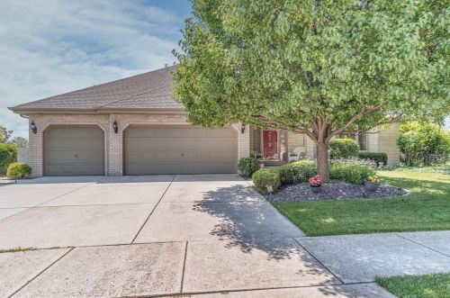 7841 Brookside Glen Dr, Tinley Park, IL 60487-5165