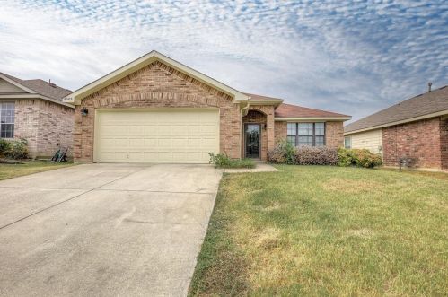 6085 Belmont Stakes Dr, Fort Worth TX  76179-2388 exterior