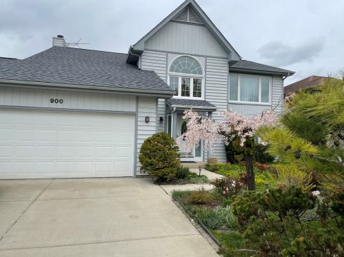 900 Harvest Ln, Mount Prospect, IL 60056-2698