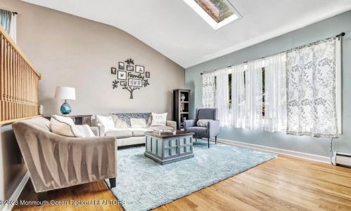 32 Eisele Ave, Tinton Falls NJ  07712-4174 exterior