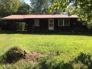 203 Freeman Cir, Benton, TN 37307-5414