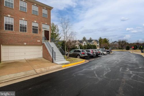 2610 Tarleton Corner Dr, Herndon, VA 20171-4498