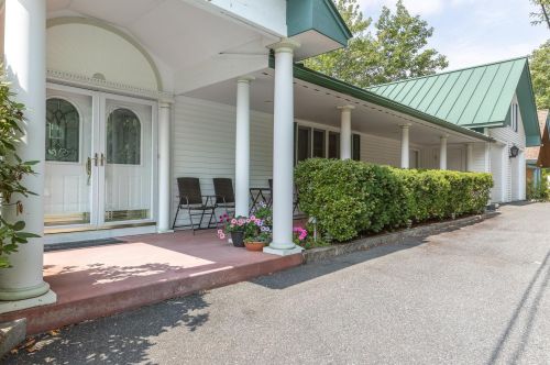 19 Bridge St, Enfield, NH 03748-3068