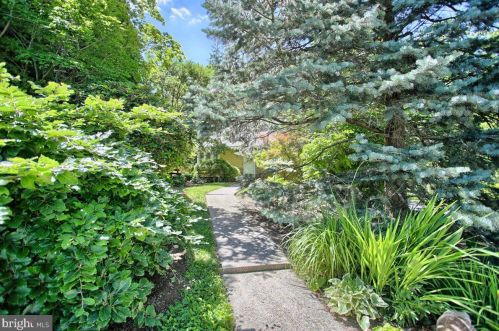 180 Florence Dr, Harrisburg, PA 17112-3735