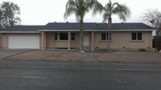 34 Woodcliff Dr, Redding, CA 96003-2909