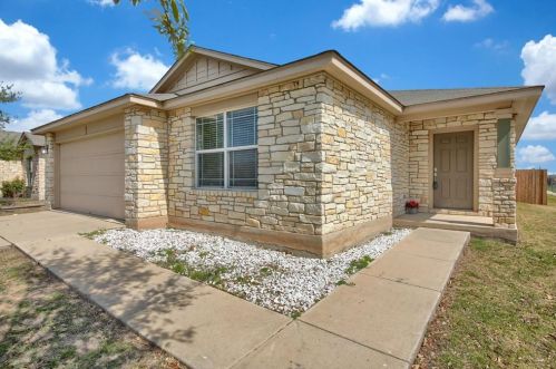 389 Nottingham Loop, Uhland TX  78640-2501 exterior