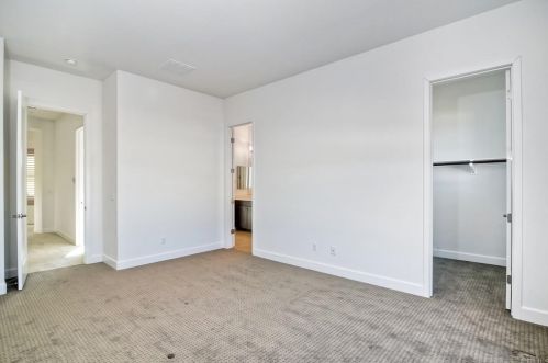 1833 Sugarbush Dr, Vista CA 92084 exterior