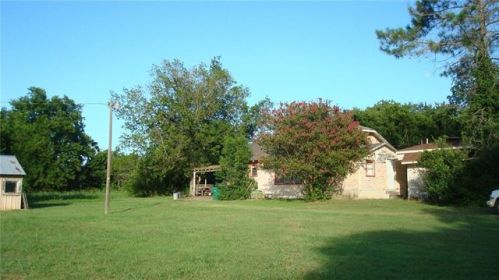 120 2nd St, Rosebud, TX 76570