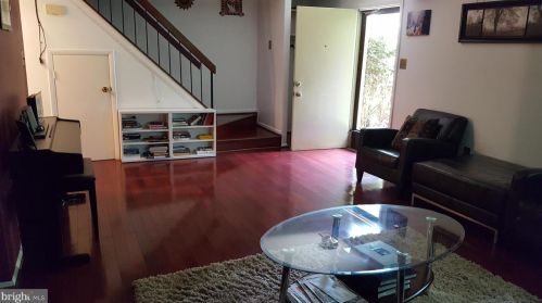 10699 Spring Oak Ct, Springfield VA  22015-2246 exterior