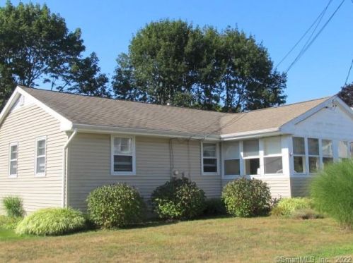 42 Whitecap Rd, Niantic CT  06357-3326 exterior