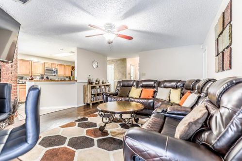 1500 Finley St, Cedar Hill TX 75104-4201 exterior