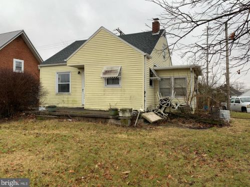 101 Fame Ave, Hanover, PA 17331-1536