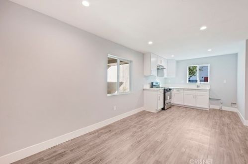7960 Amestoy Ave, Van Nuys CA  91406-1603 exterior