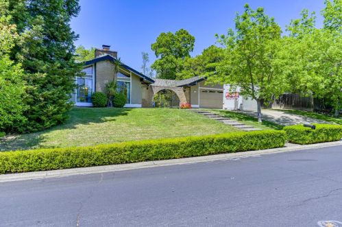 100 Vista Oak Dr, Folsom, CA 95630-1824