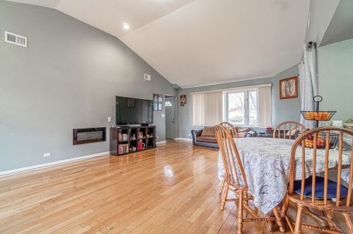2849 140th St, Dixmoor, IL 60406-3364
