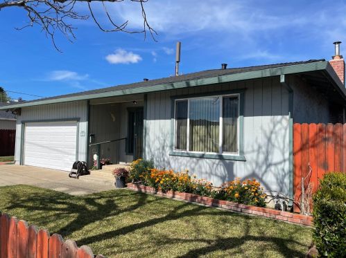 447 8th St, Gilroy, CA 95020-6419