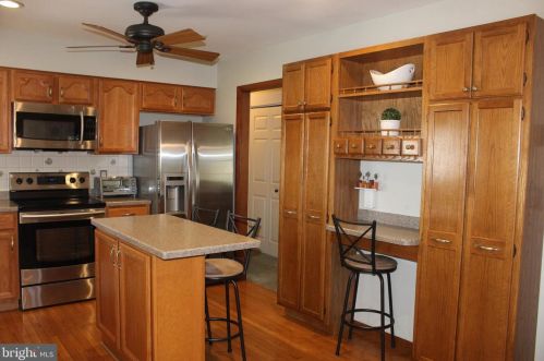 2482 Creek View Dr, Lancaster PA  17602-1451 exterior