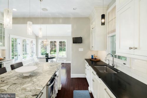 220 Washington Ave, Tavistock NJ 08033-3323 exterior