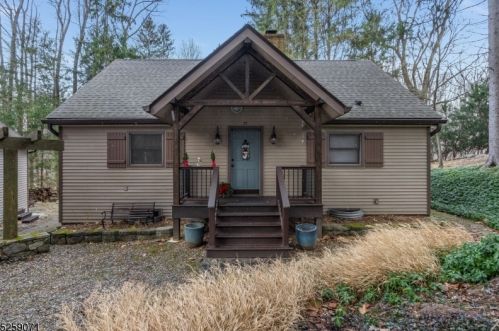 17 Ridge Rd, Hackettstown, NJ 07840-4603