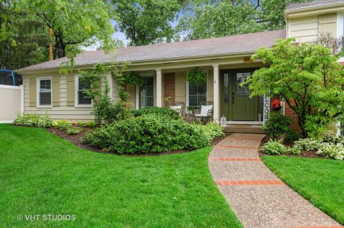 551 Woodvale Ave, Bannockburn, IL 60015-2364