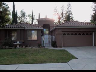 7303 Sandrini Ave, Fresno, CA 93722-2837