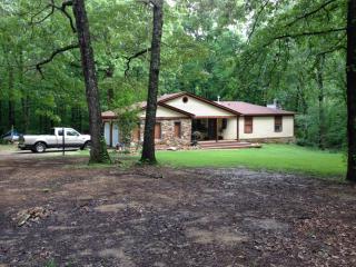 530 Great Oaks Rd, Eads, TN 38028-3636