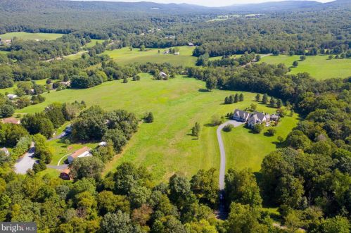 7035 Sleepy Hollow Rd, Harrisburg, PA 17112-9203