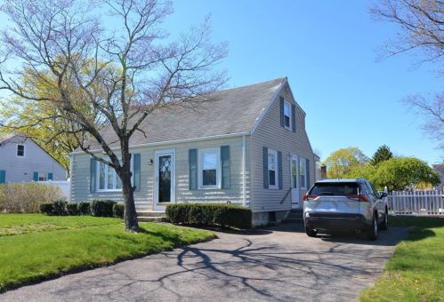 32 Maplehurst Ave, Warwick, RI 02889-5011