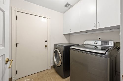 1468 Hillside Dr, Glendale CA  91208-2417 exterior