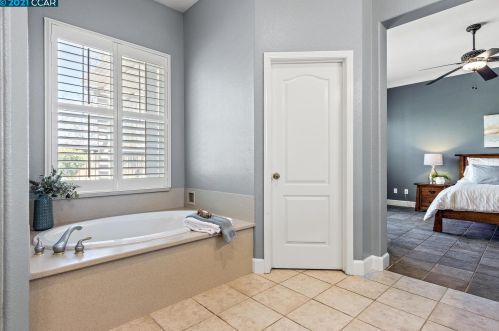 1017 Laurel Tree Dr, Concord CA  94521-5433 exterior