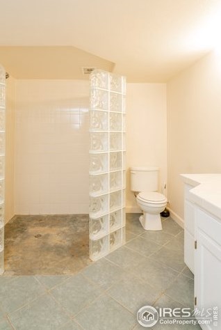 1214 Belle Dr, Loveland CO 80537-3704 exterior