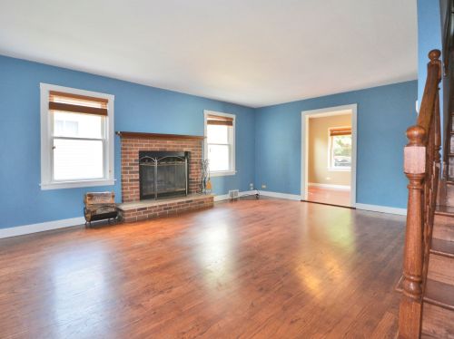 1217 Degener Ave, Elmhurst, IL 60126-5401