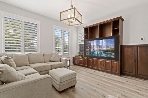 8721 Heatherwood Rd, Anaheim CA  92808-1690 exterior