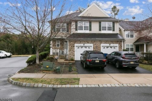 32 Scarlet Oak Dr, Princeton NJ  08540-4610 exterior