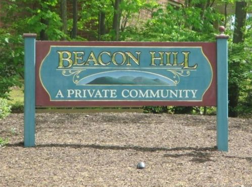94 Rising Trail Dr, Middletown CT  06457-1672 exterior