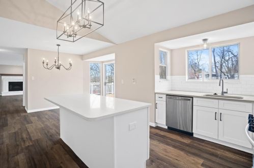 11 Bostons Farm Ct, Hazelwood, MO 63044-3122