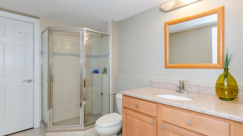 6919 Fieldstone Dr, Willowbrook IL  60527-5295 exterior