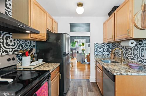 6431 Franconia Ct, Springfield VA  22150-1204 exterior