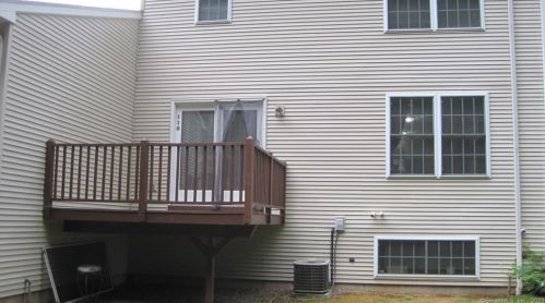 110 Dibble Hollow Ln, Windsor Locks, CT 06096-2731