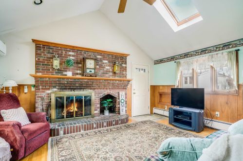 15 Lewis St, Nashua, NH 03060-4119