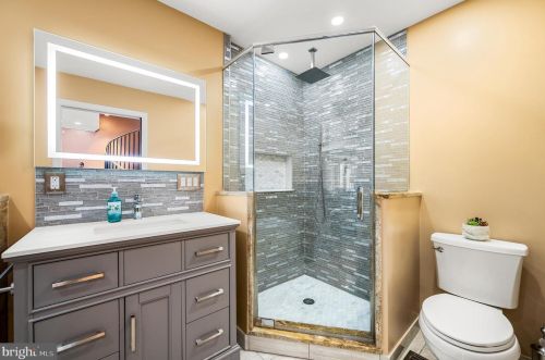 2833 10th St, Philadelphia PA 19122-6021 exterior